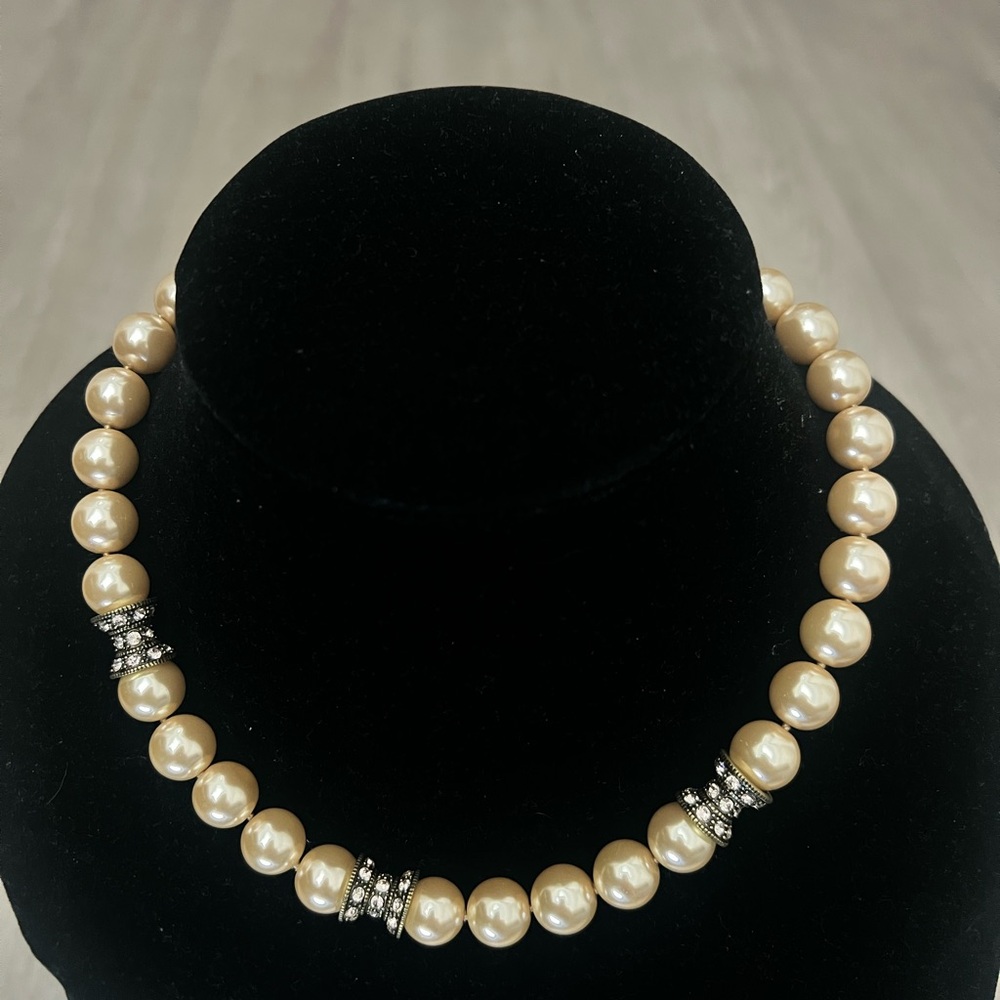 Vintage Elegant Cream Pearl Necklace with Silver Accents